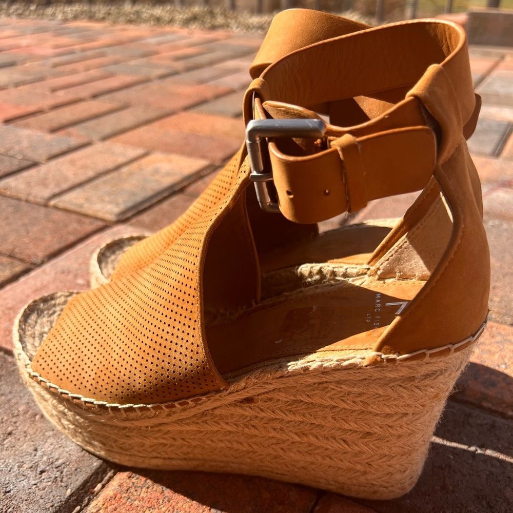 Marc Fisher Camel Suede Espadrille Wedge Sandals Perforated Ankle Strap 7.5M
